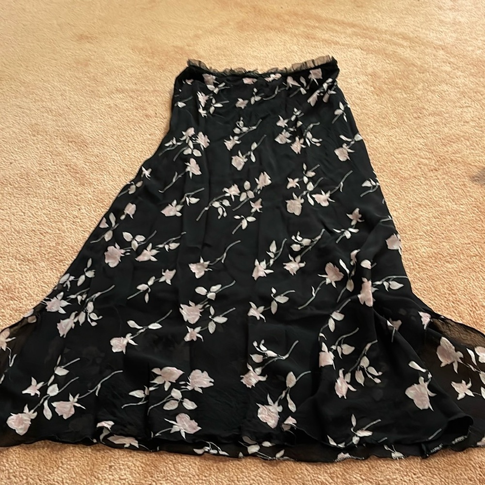 MADE IN ITALY floral skirt in good condition/elastic waists